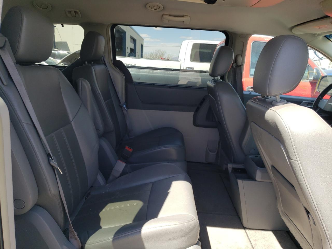 Photo 6 from auction – 2008 CHRYSLER TOWN & COU with VIN 2A8HR54PX8R142699