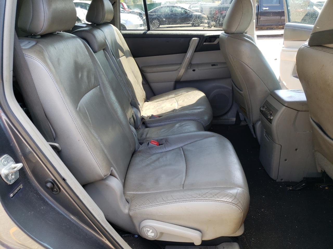 صورة رقم 6 من المزاد - 2011 TOYOTA HIGHLANDER مع VIN 5TDZA3EH5BS016280
