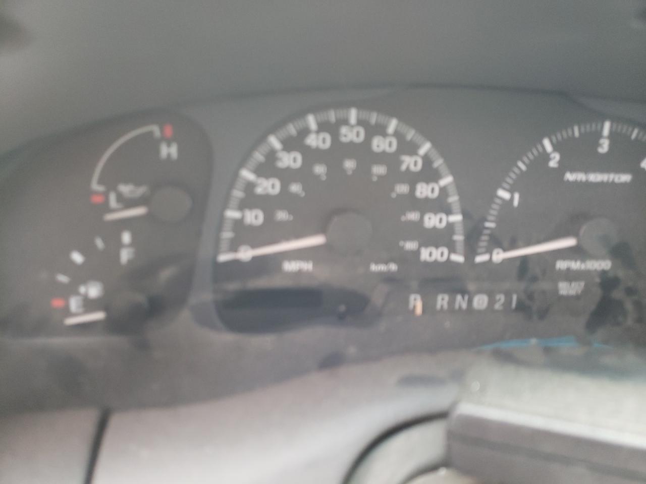 Photo 8 from auction – 2000 LINCOLN NAVIGATOR with VIN 5LMFU28A8YLJ27265