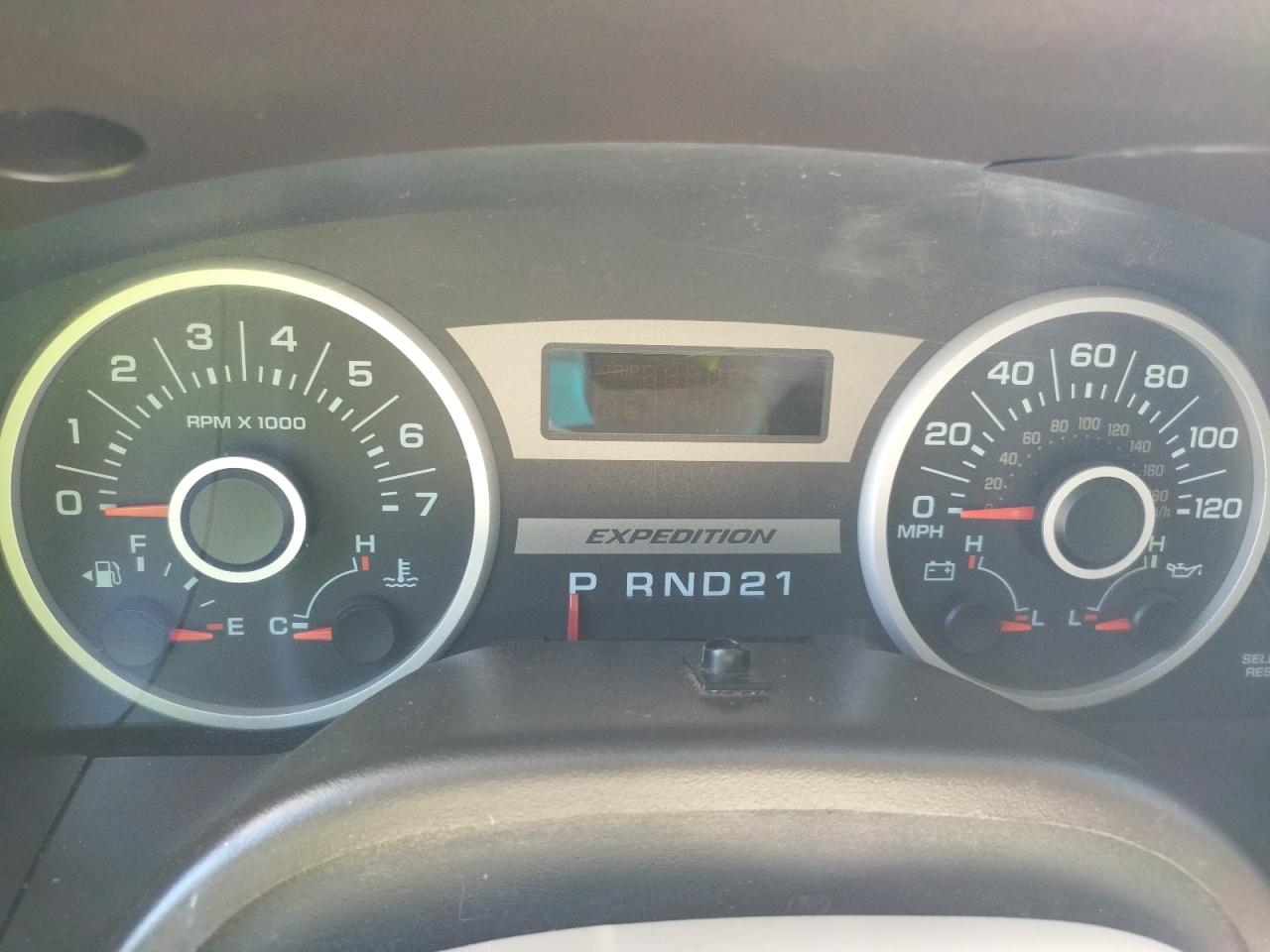 Photo 8 from auction – 2005 FORD EXPEDITION with VIN 1FMPU15555LB03137