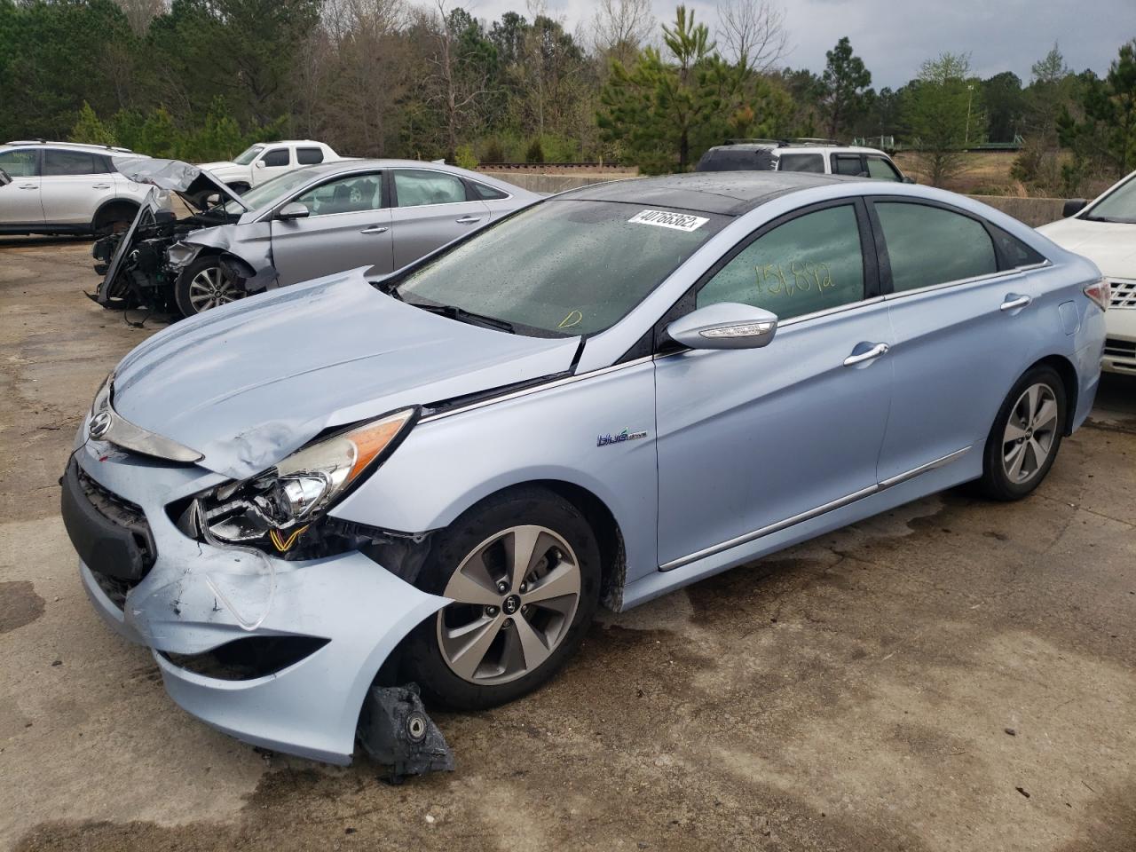 Photo 2 from auction – 2011 HYUNDAI SONATA HYB with VIN KMHEC4A40BA000885