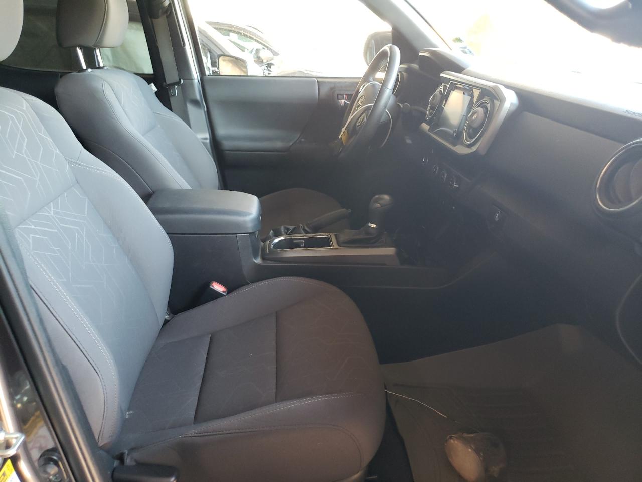 Photo 5 from auction – 2017 TOYOTA TACOMA DOU with VIN 3TMBZ5DN2HM006215