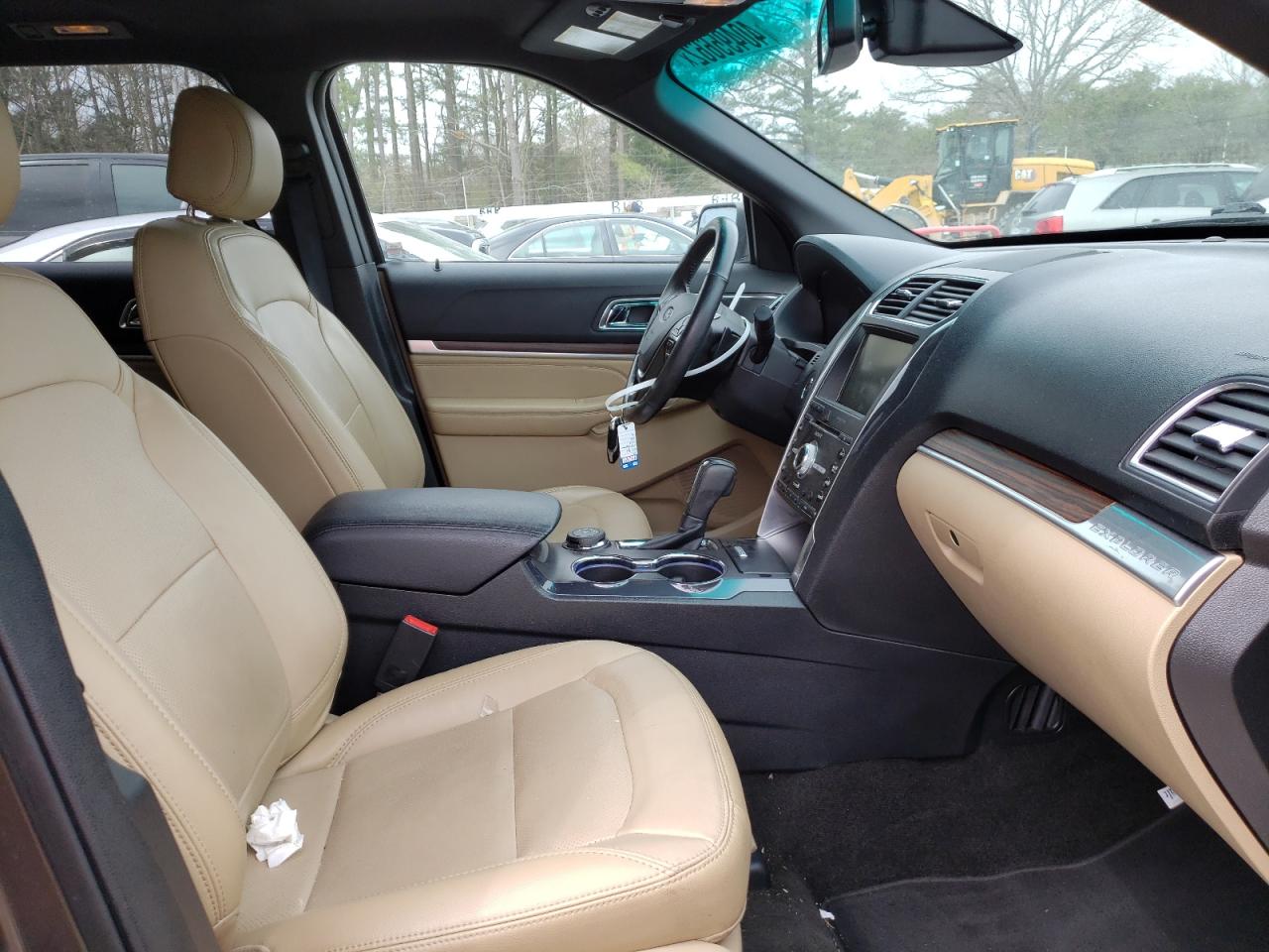 Photo 5 from auction – 2016 FORD EXPLORER L with VIN 1FM5K8FH5GGC39164