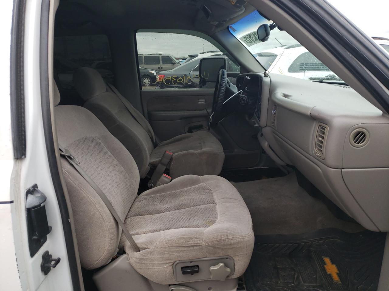 Photo 5 from auction – 2000 CHEVROLET SILVERADO with VIN 2GCEC19T1Y1121393