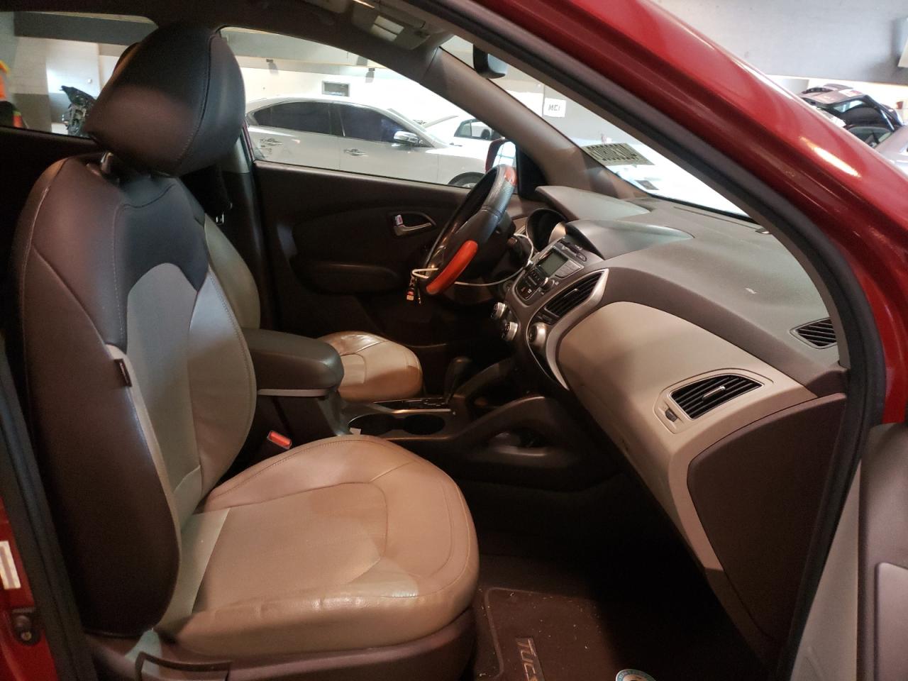 Photo 5 from auction – 2011 HYUNDAI TUCSON with VIN KM8JUCAC5BU310977