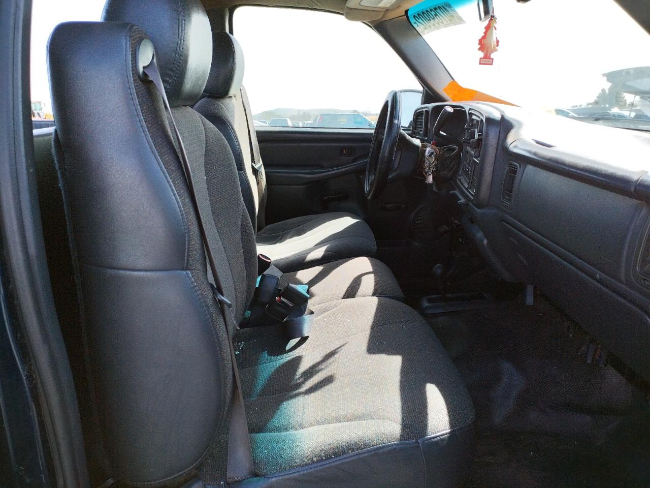 Photo 5 from auction – 2000 CHEVROLET SILVERADO with VIN 1GCGK24U0YZ266904