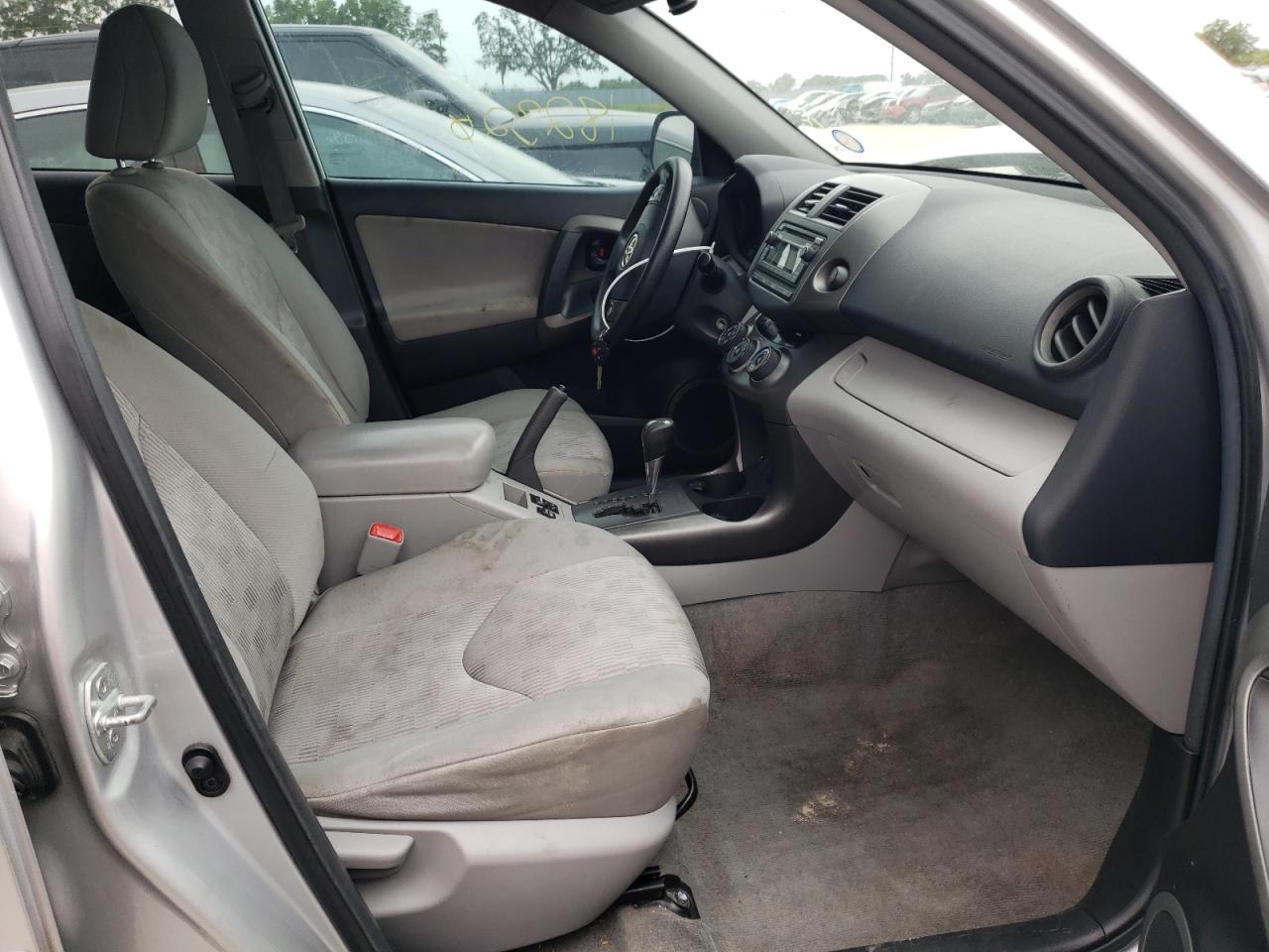 Photo 5 from auction – 2012 TOYOTA RAV4 with VIN 2T3ZF4DV5CW117902
