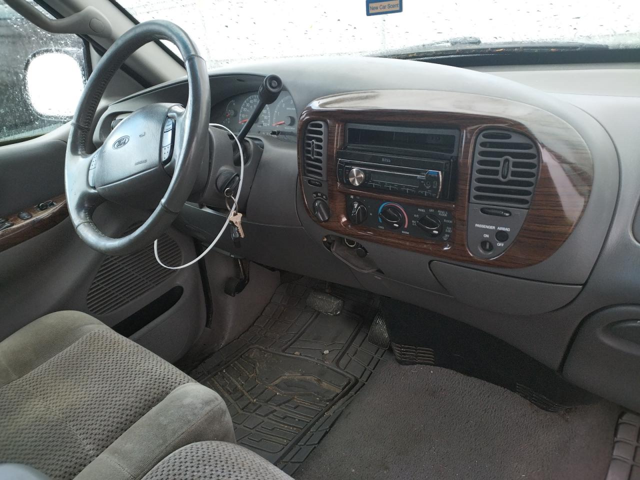 Photo 9 from auction – 2001 FORD F150 with VIN 2FTRX18W91CA77557