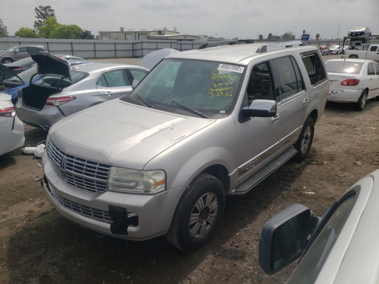 Photo 2 from auction – 2007 LINCOLN NAVIGATOR with VIN 5LMFU27527LJ22775