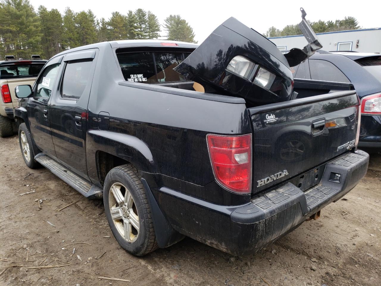 Photo 3 from auction – 2010 HONDA RIDGELINE with VIN 5FPYK1F58AB006452