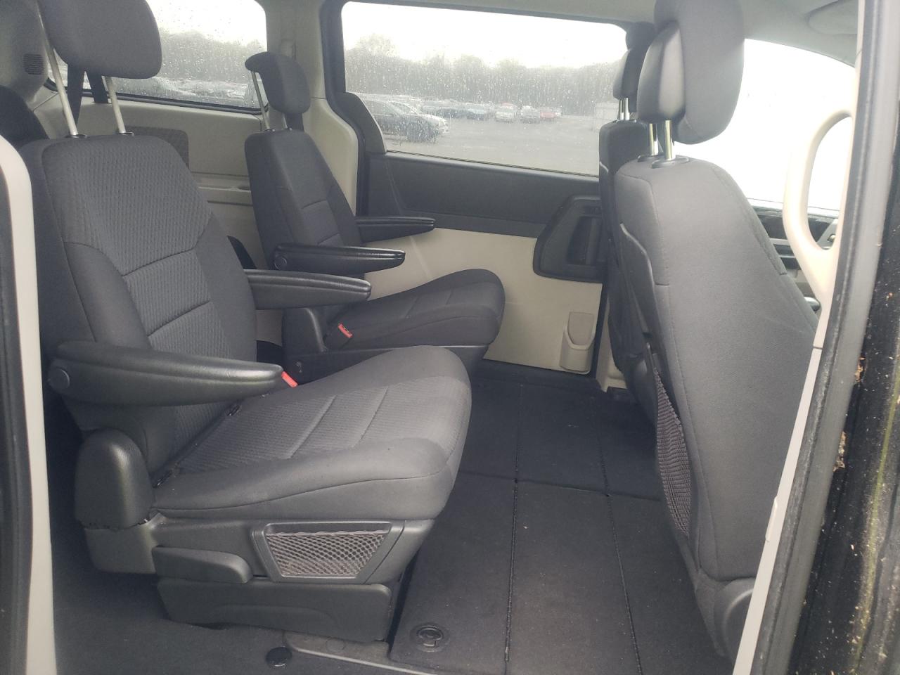 Photo 6 from auction – 2010 DODGE GRAND CARA with VIN 2D4RN5D14AR318111