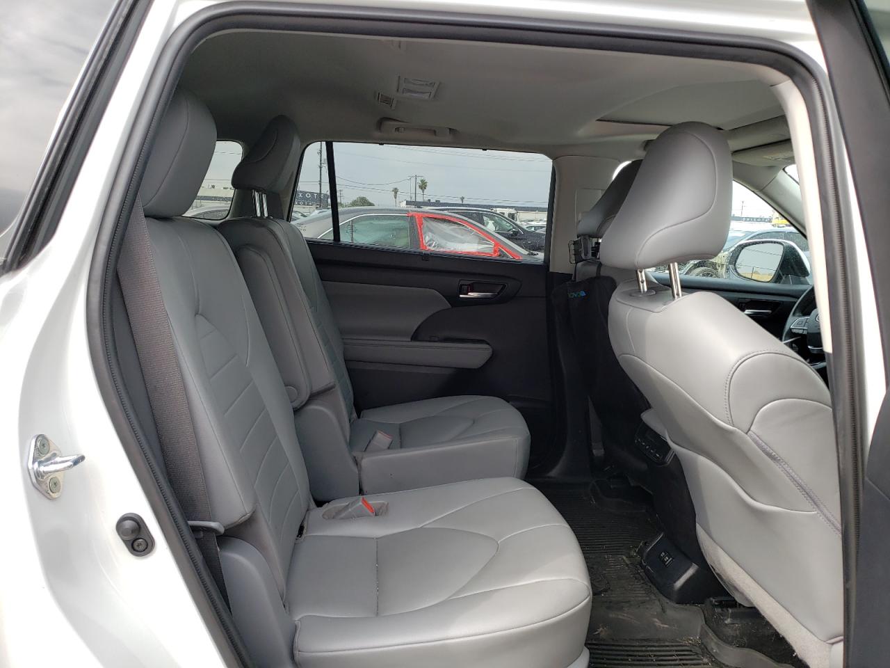 Foto 6 de la subasta – 2020 TOYOTA HIGHLANDER con VIN 5TDHBRCH6LS504850