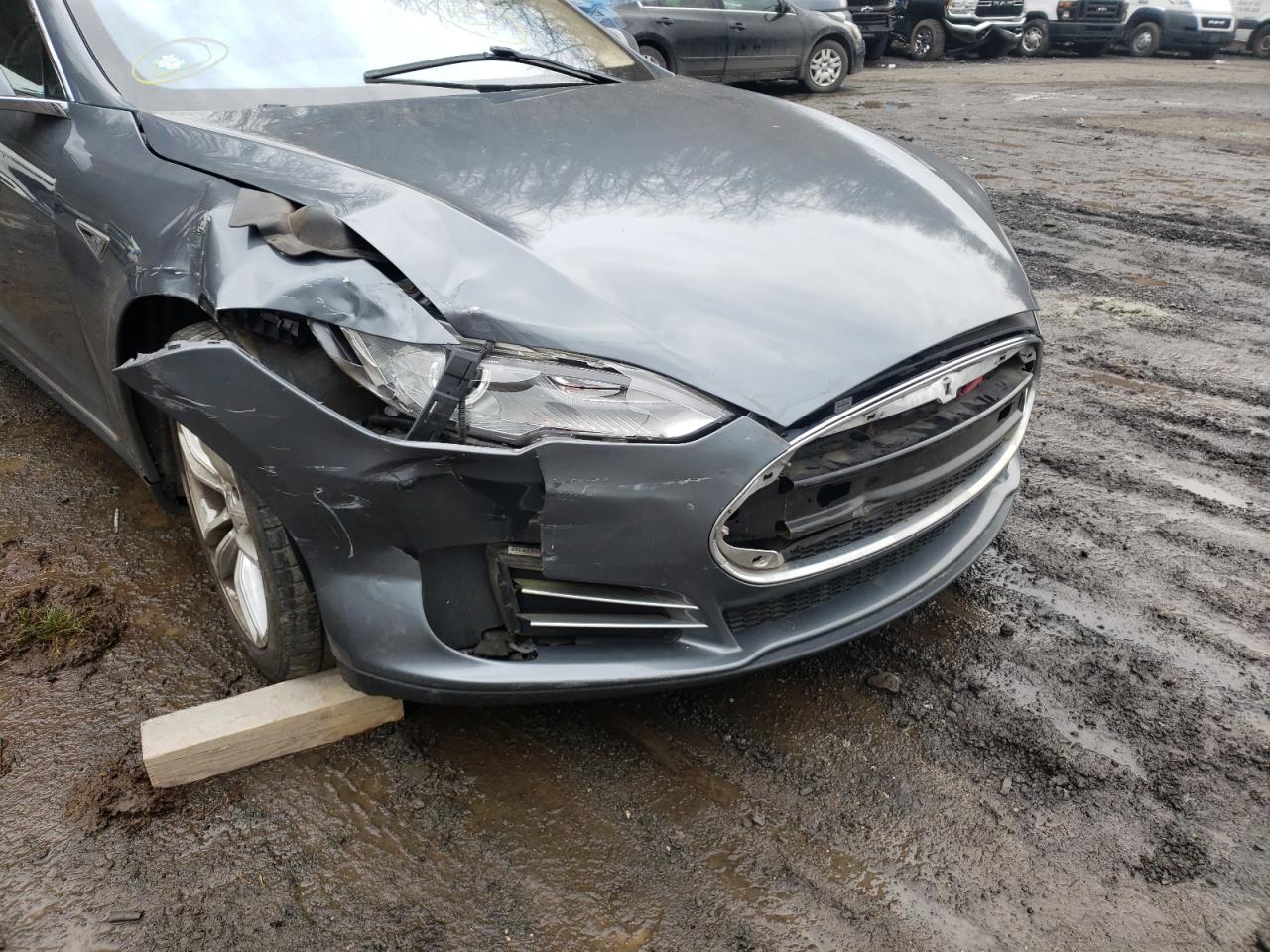 Photo 9 from auction – 2013 TESLA MODEL S with VIN 5YJSA1CN2DFP08082