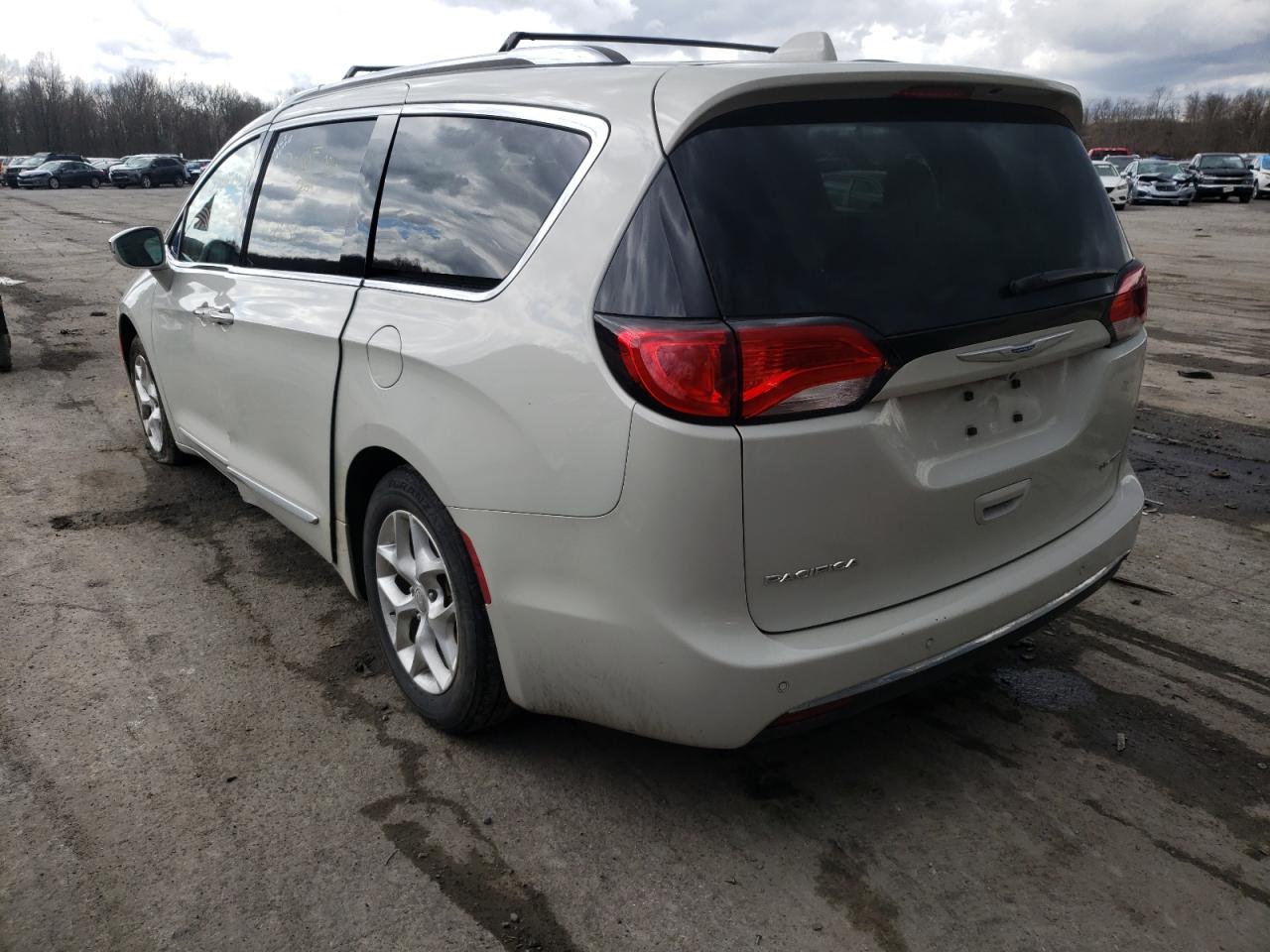 Photo 3 from auction – 2020 CHRYSLER PACIFICA L with VIN 2C4RC1GG7LR175797