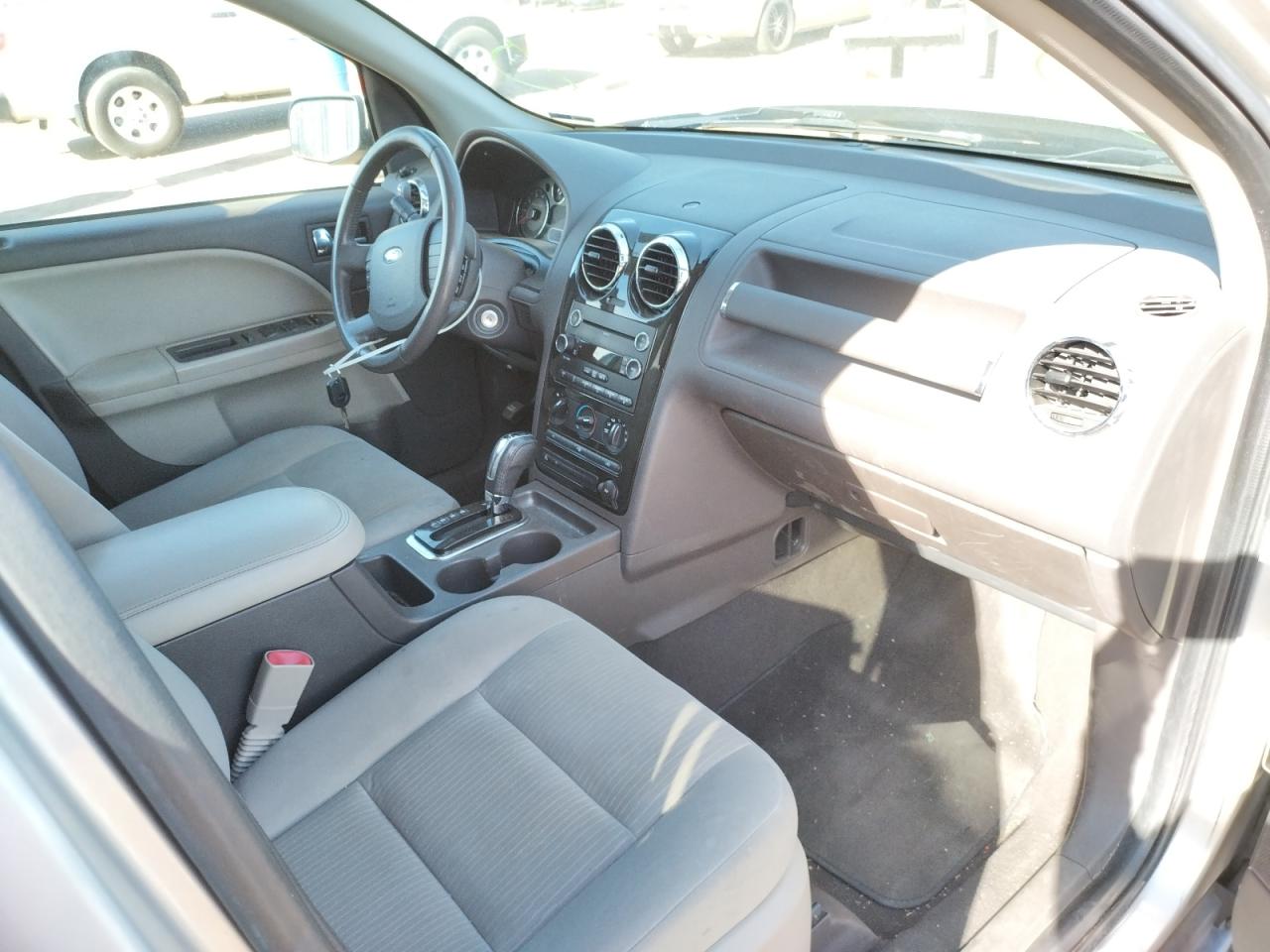 Photo 5 from auction – 2008 FORD TAURUS X S with VIN 1FMDK02W68GA35959