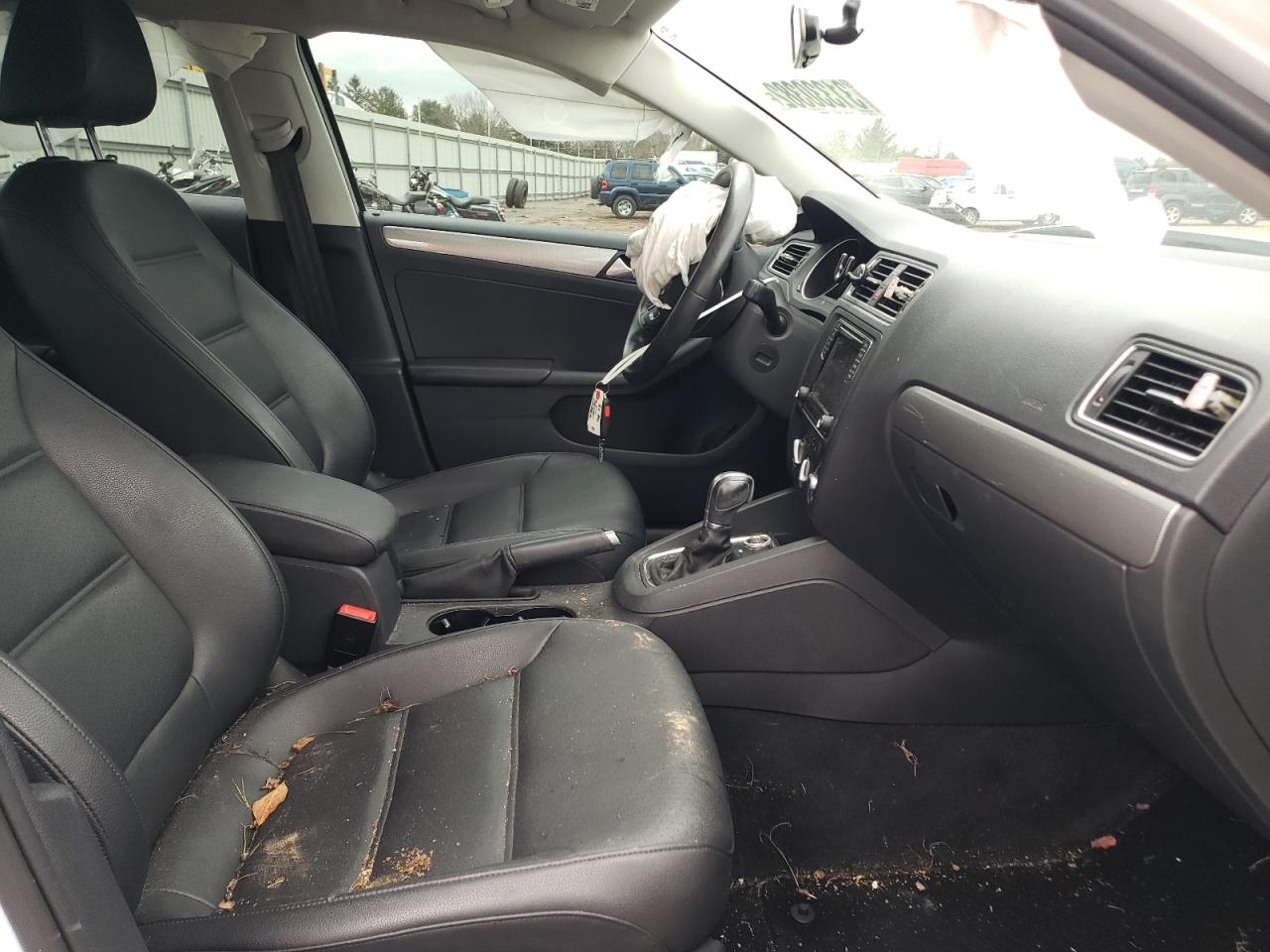 Photo 5 from auction – 2017 VOLKSWAGEN JETTA SE with VIN 3VWDB7AJ5HM332100