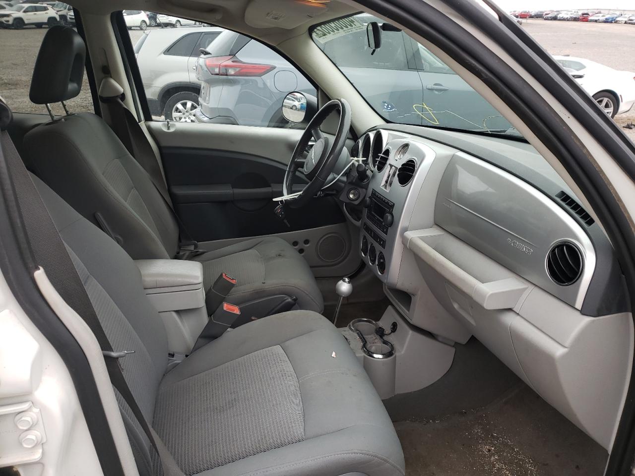 Photo 5 from auction – 2010 CHRYSLER PT CRUISER with VIN 3A4GY5F99AT133025