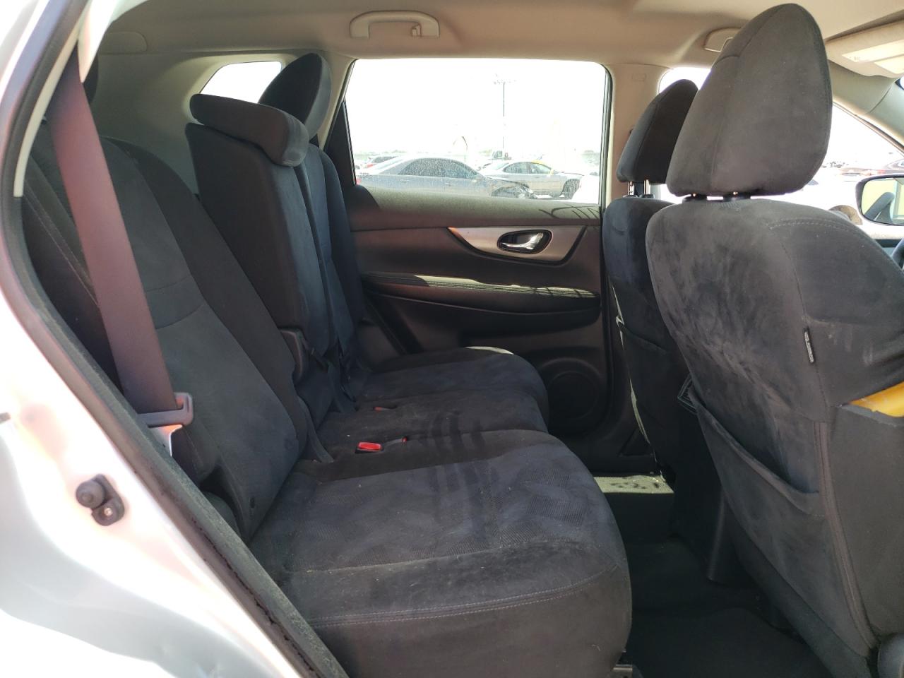 Photo 6 from auction – 2015 NISSAN ROGUE S with VIN KNMAT2MT9FP515011