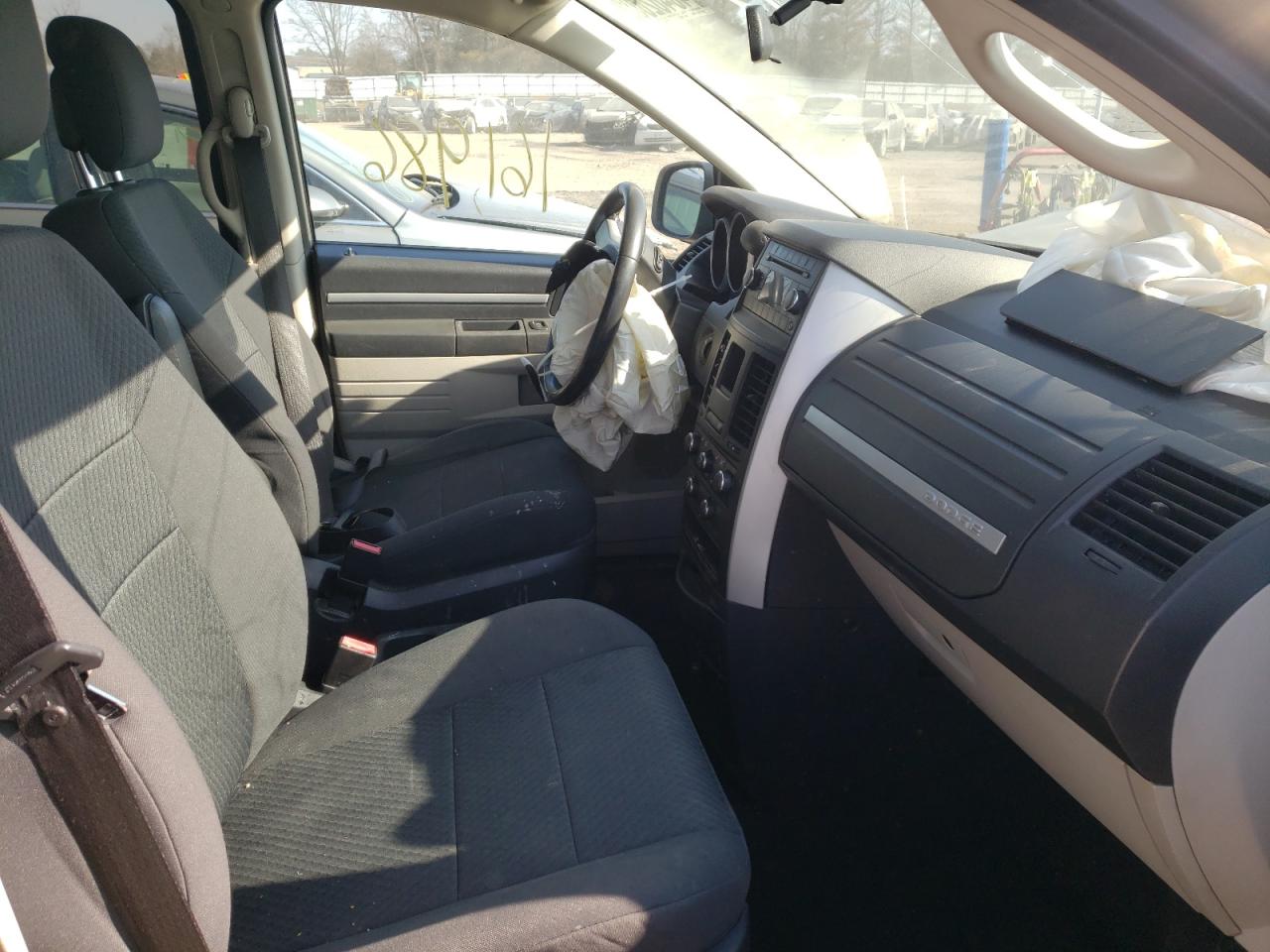 Photo 5 from auction – 2010 DODGE GRAND CARA with VIN 2D4RN3D17AR335814