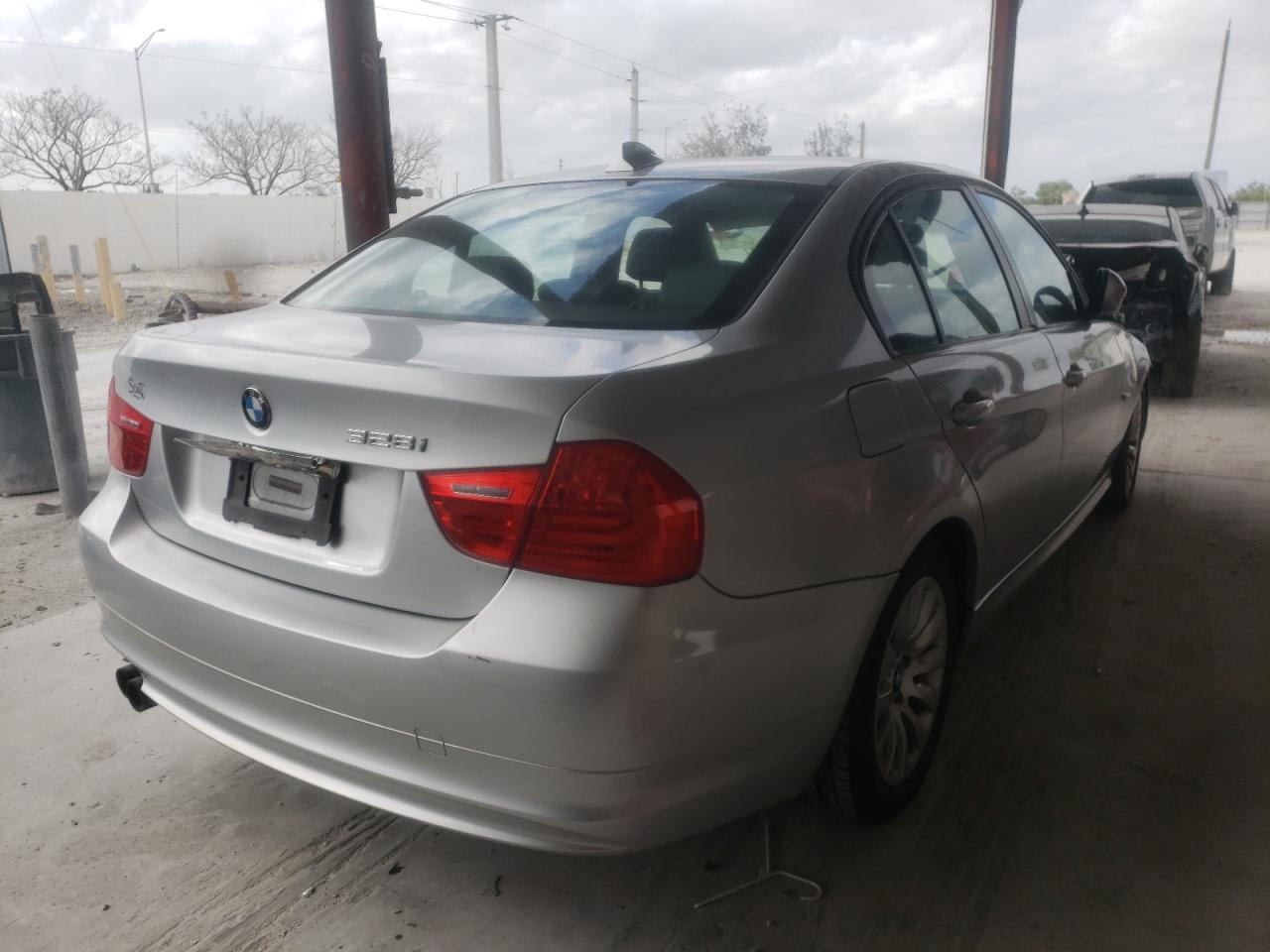 Photo 4 from auction – 2009 BMW 328 I with VIN WBAPH73569A174828