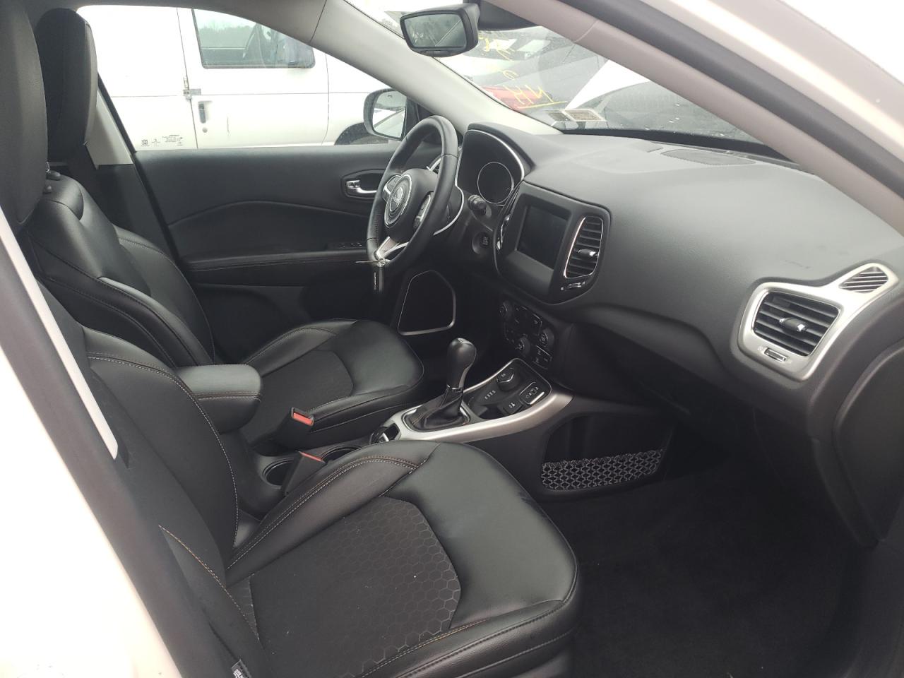 Photo 5 from auction – 2018 JEEP COMPASS LA with VIN 3C4NJDBB0JT282394