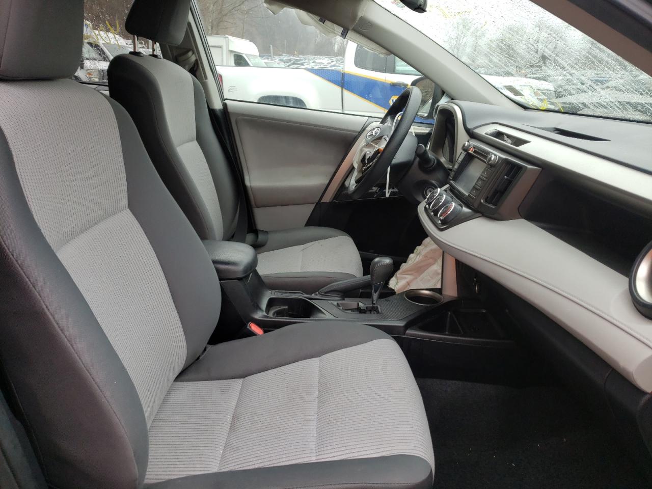 Photo 5 from auction – 2013 TOYOTA RAV4 LE with VIN 2T3BFREV8DW009238
