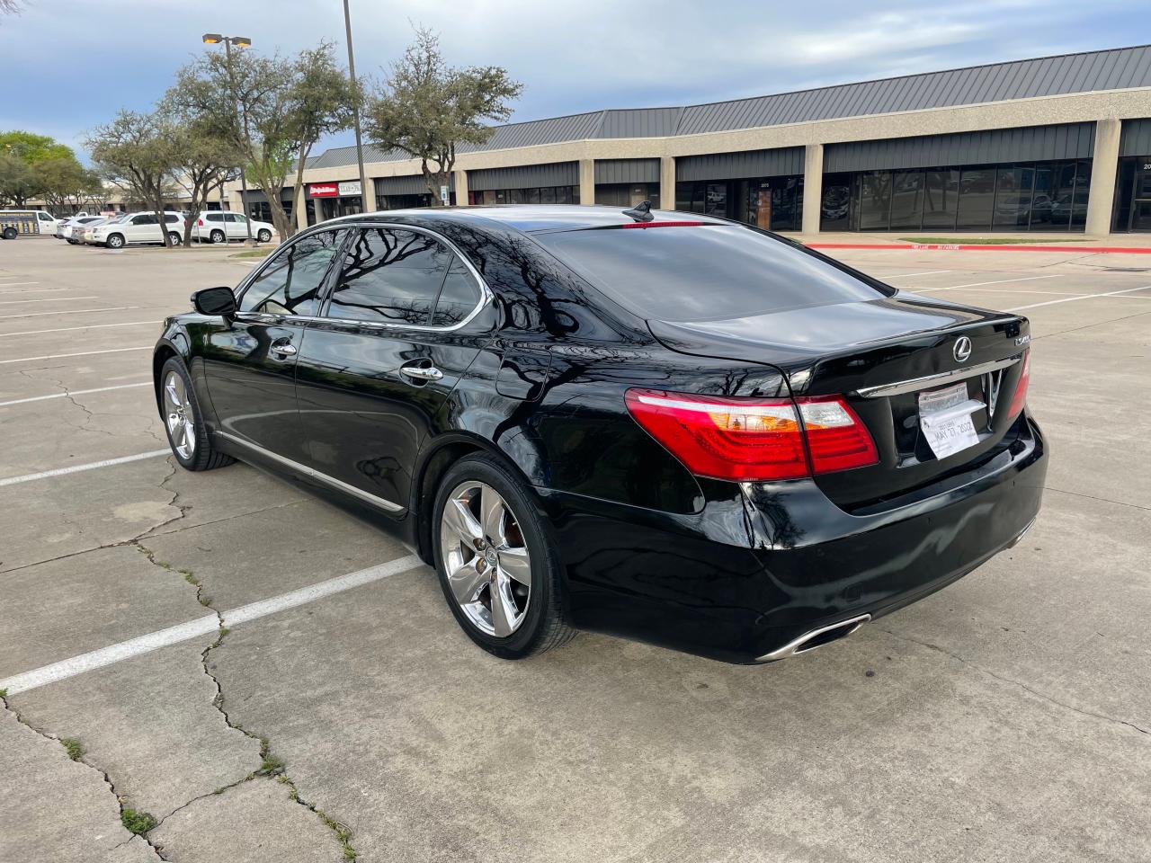 Photo 3 from auction – 2011 LEXUS LS 460L with VIN JTHGL5EF0B5044312