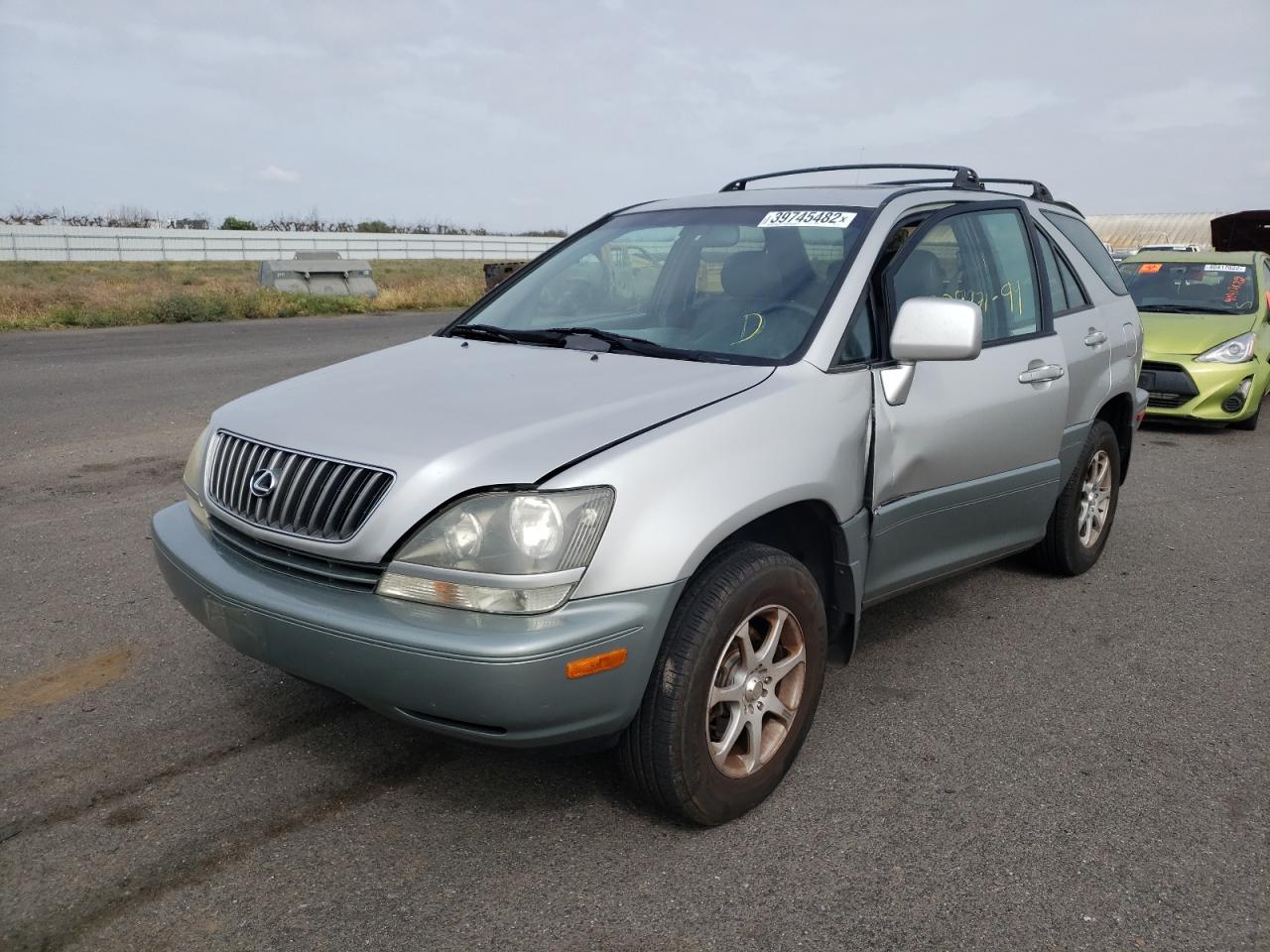 Photo 2 from auction – 1999 LEXUS RX 300 with VIN JT6HF10U2X0057974