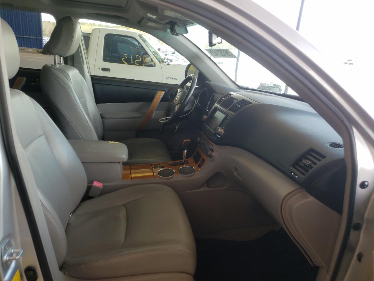 Photo 5 from auction – 2008 TOYOTA HIGHLANDER with VIN JTEEW44AX82015728