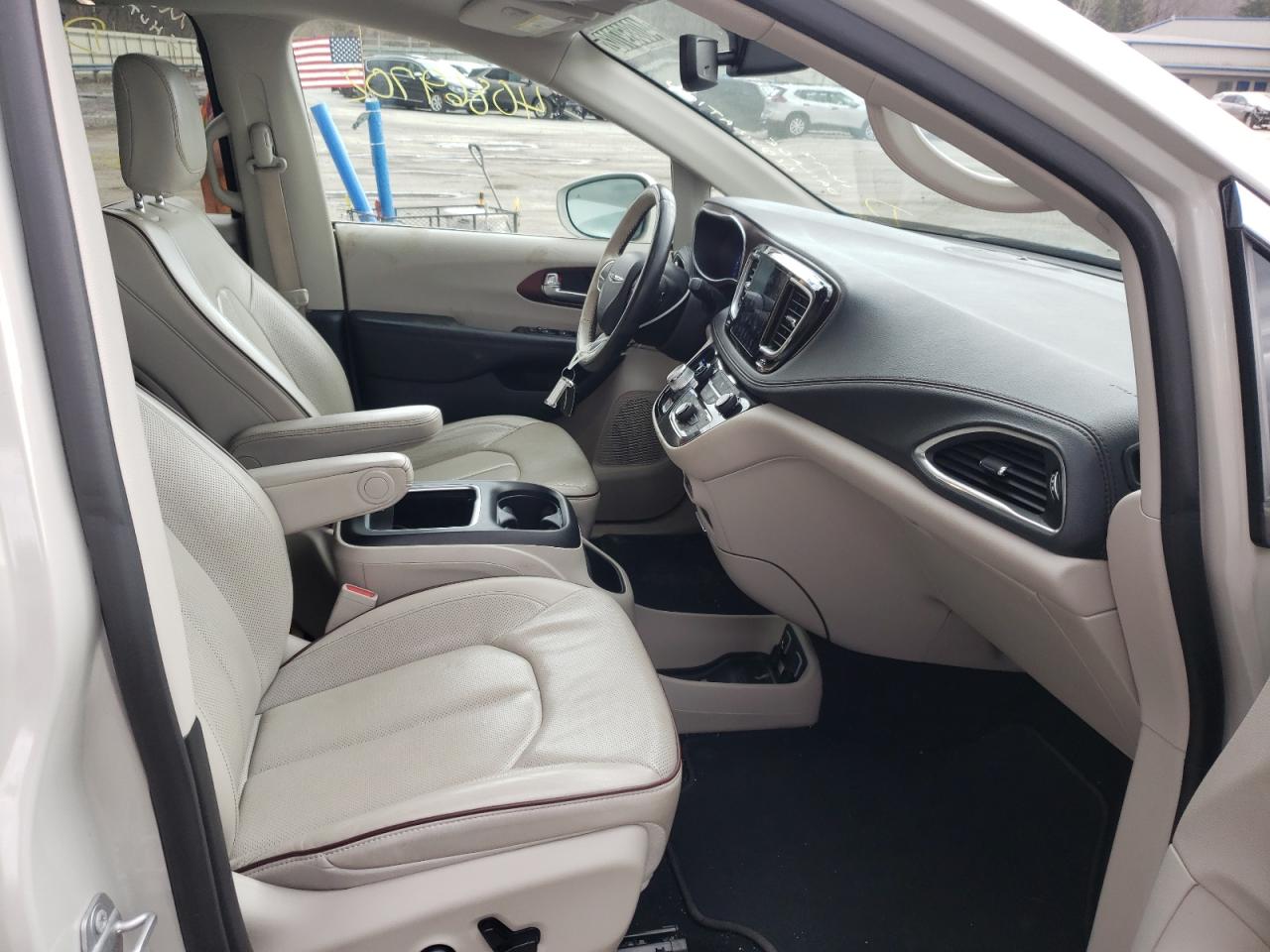 Photo 5 from auction – 2020 CHRYSLER PACIFICA L with VIN 2C4RC1GG7LR175797