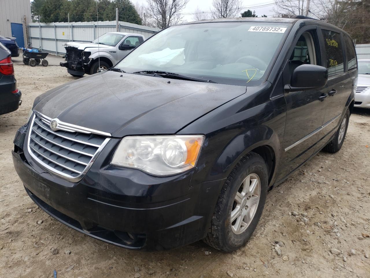 Photo 2 from auction – 2010 CHRYSLER TOWN & COU with VIN 2A4RR5D15AR206719