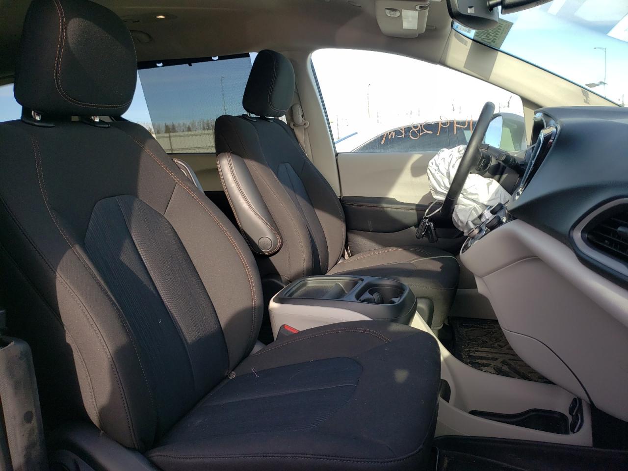 Photo 5 from auction – 2020 CHRYSLER PACIFICA T with VIN 2C4RC1FG8LR232431