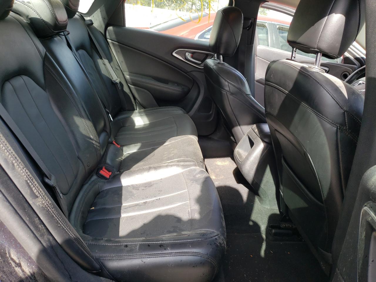 Photo 6 from auction – 2016 CHRYSLER 200 LIMITE with VIN 1C3CCCAB3GN182302