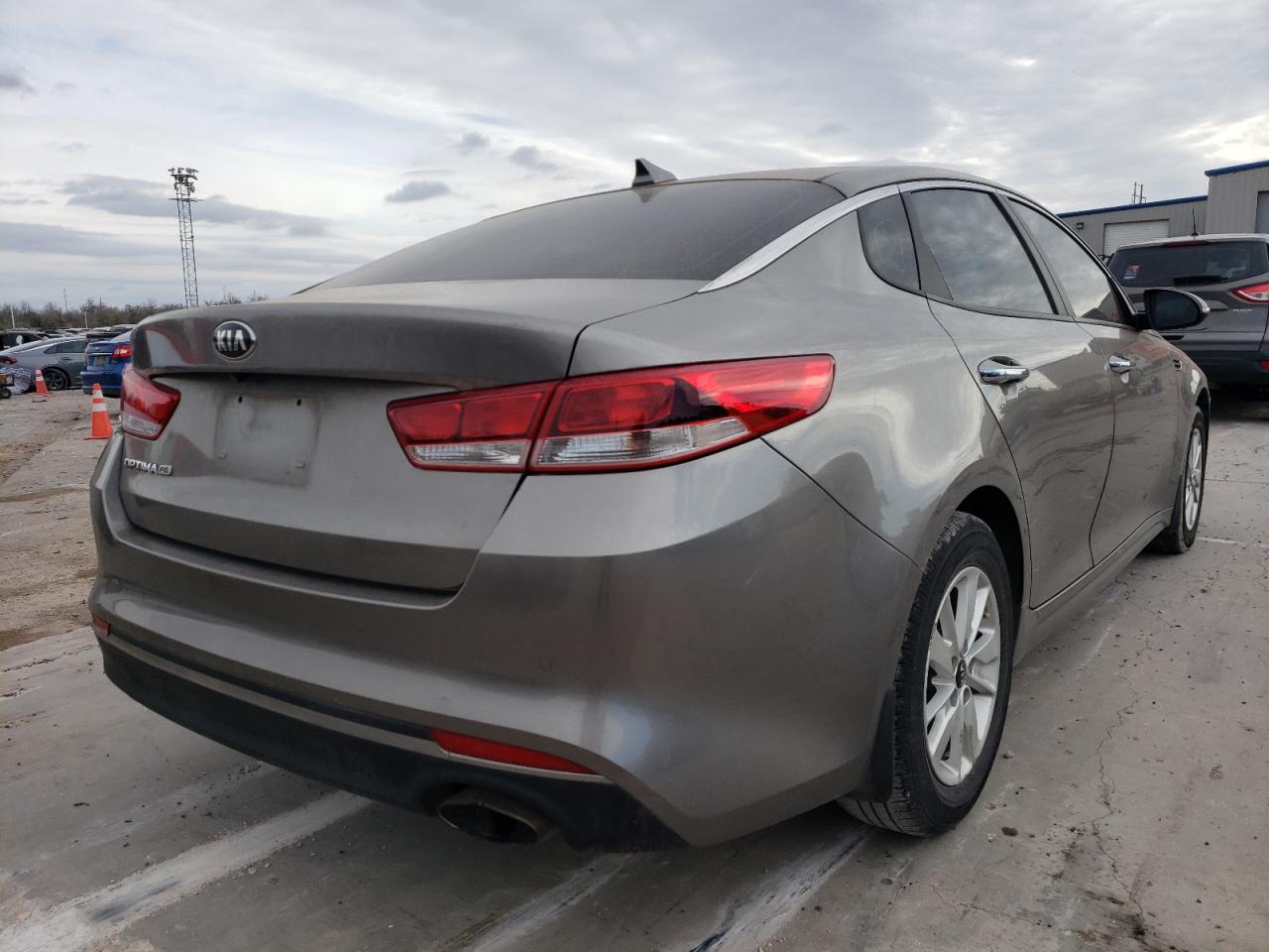 Photo 4 from auction – 2016 KIA OPTIMA LX with VIN 5XXGT4L31GG099276
