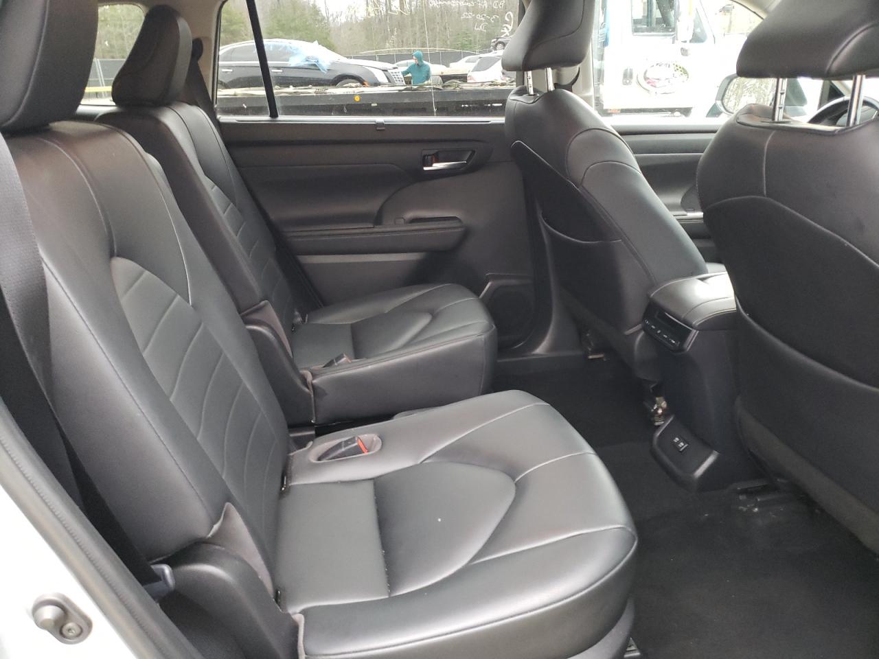 Photo 6 from auction – 2020 TOYOTA HIGHLANDER with VIN 5TDGZRBHXLS020270