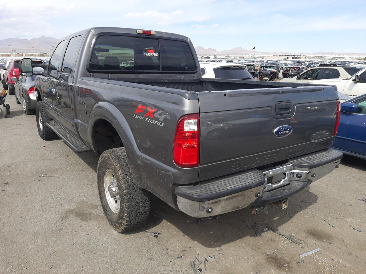 Photo 3 from auction – 2004 FORD F-250 with VIN 1FTNW21P04EC99526
