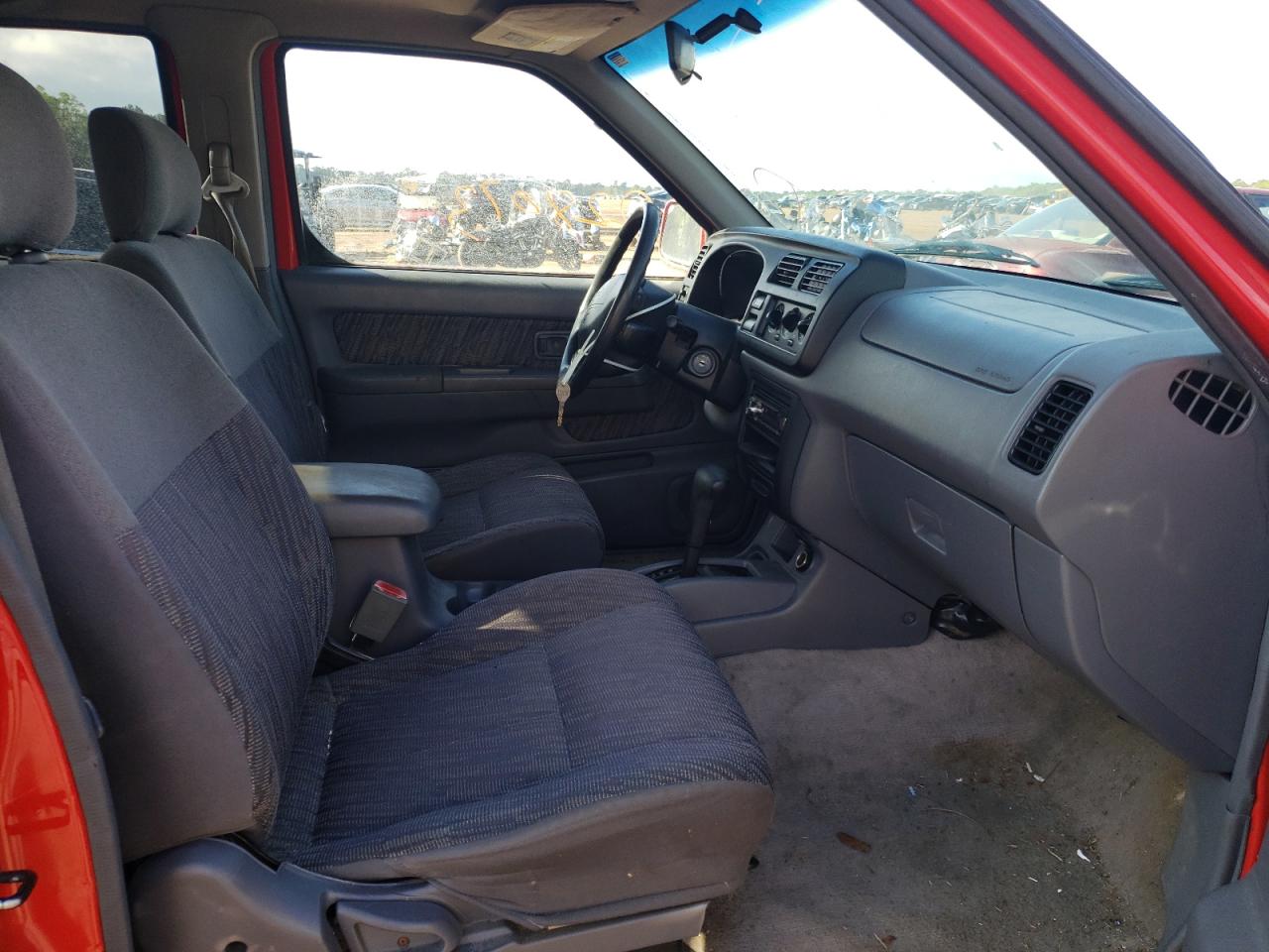 Photo 5 from auction – 2000 NISSAN FRONTIER C with VIN 1N6ED27T4YC360174