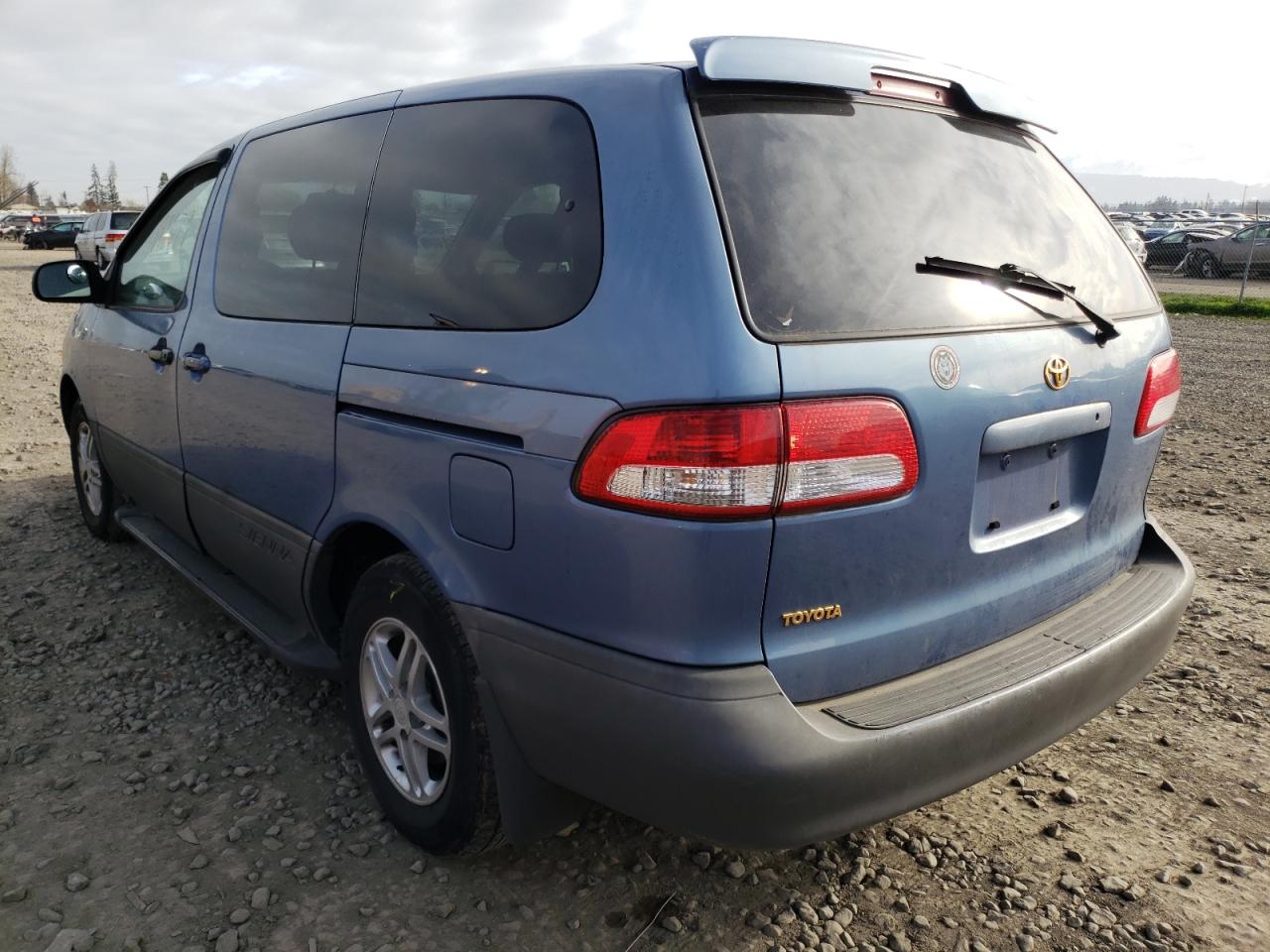 Photo 3 from auction – 2001 TOYOTA SIENNA CE with VIN 4T3ZF19C71U356239