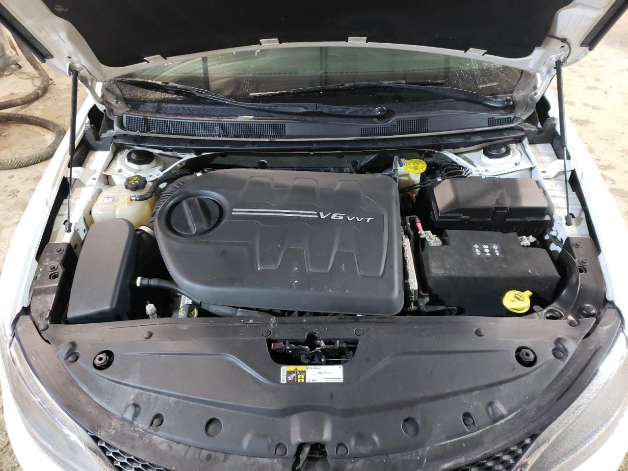 Photo 7 from auction – 2015 CHRYSLER 200 C with VIN 1C3CCCCG7FN640561
