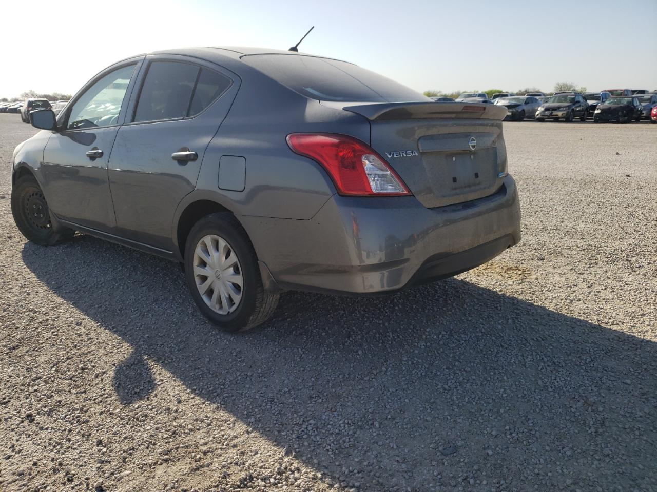 Foto 3 de la subasta – 2016 NISSAN VERSA S con VIN 3N1CN7AP2GL837089