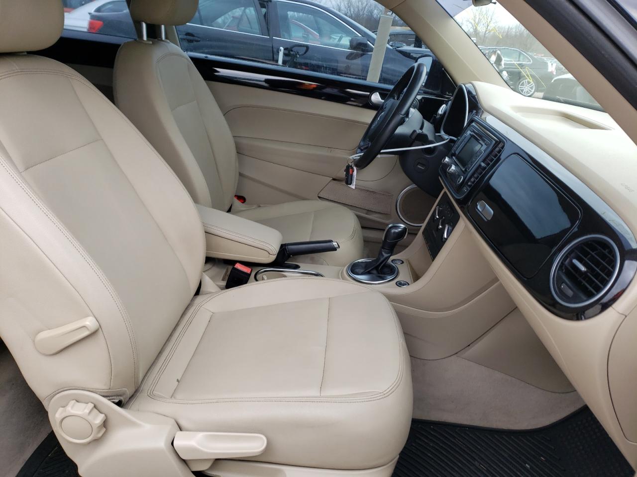 Photo 5 from auction – 2013 VOLKSWAGEN BEETLE with VIN 3VWJP7AT5DM612549