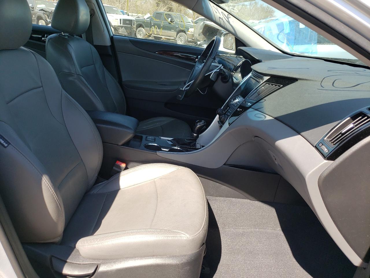 Photo 5 from auction – 2013 HYUNDAI SONATA SE with VIN 5NPEC4AB9DH618592