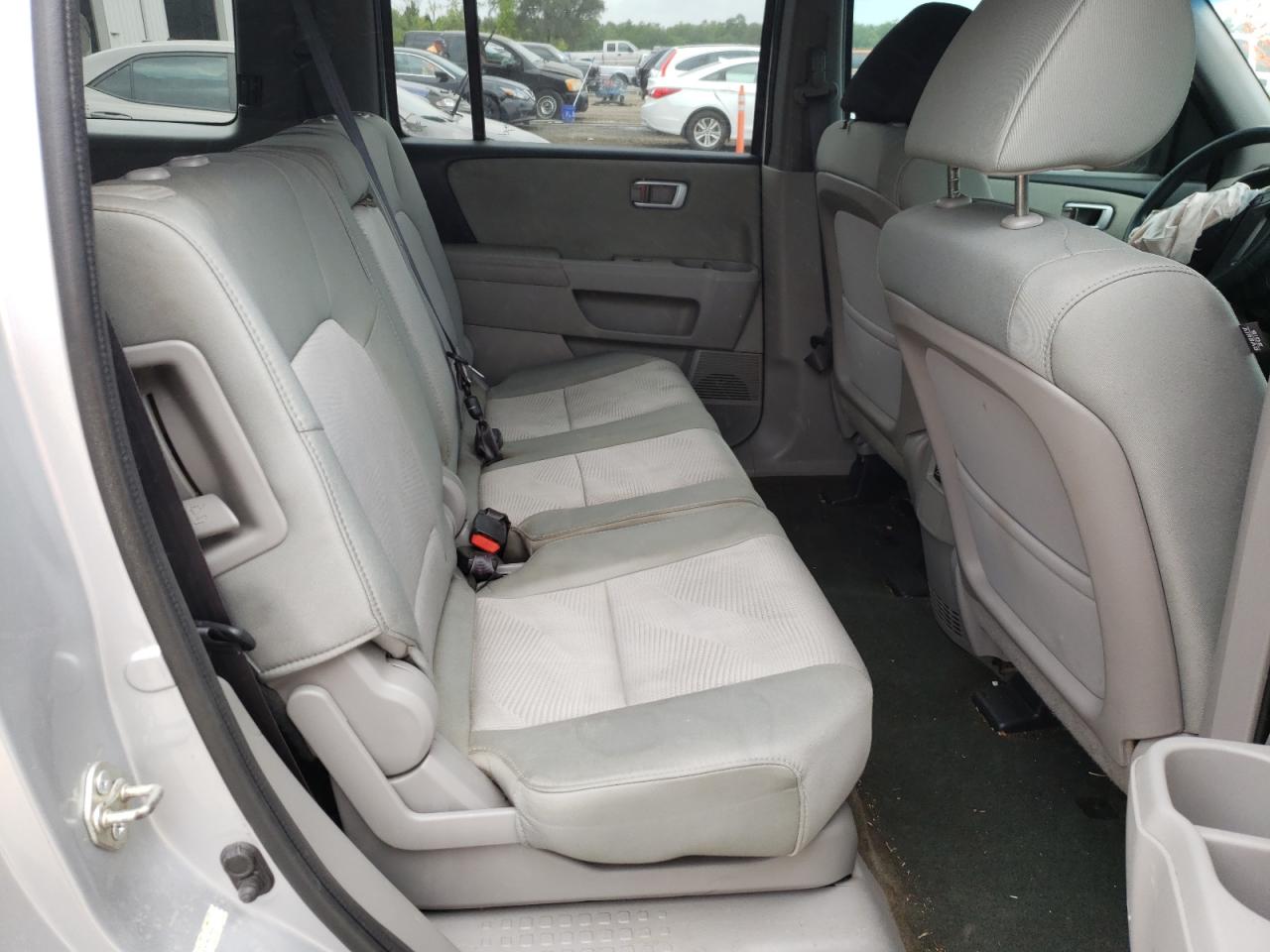 Photo 6 from auction – 2015 HONDA PILOT LX with VIN 5FNYF3H26FB010048