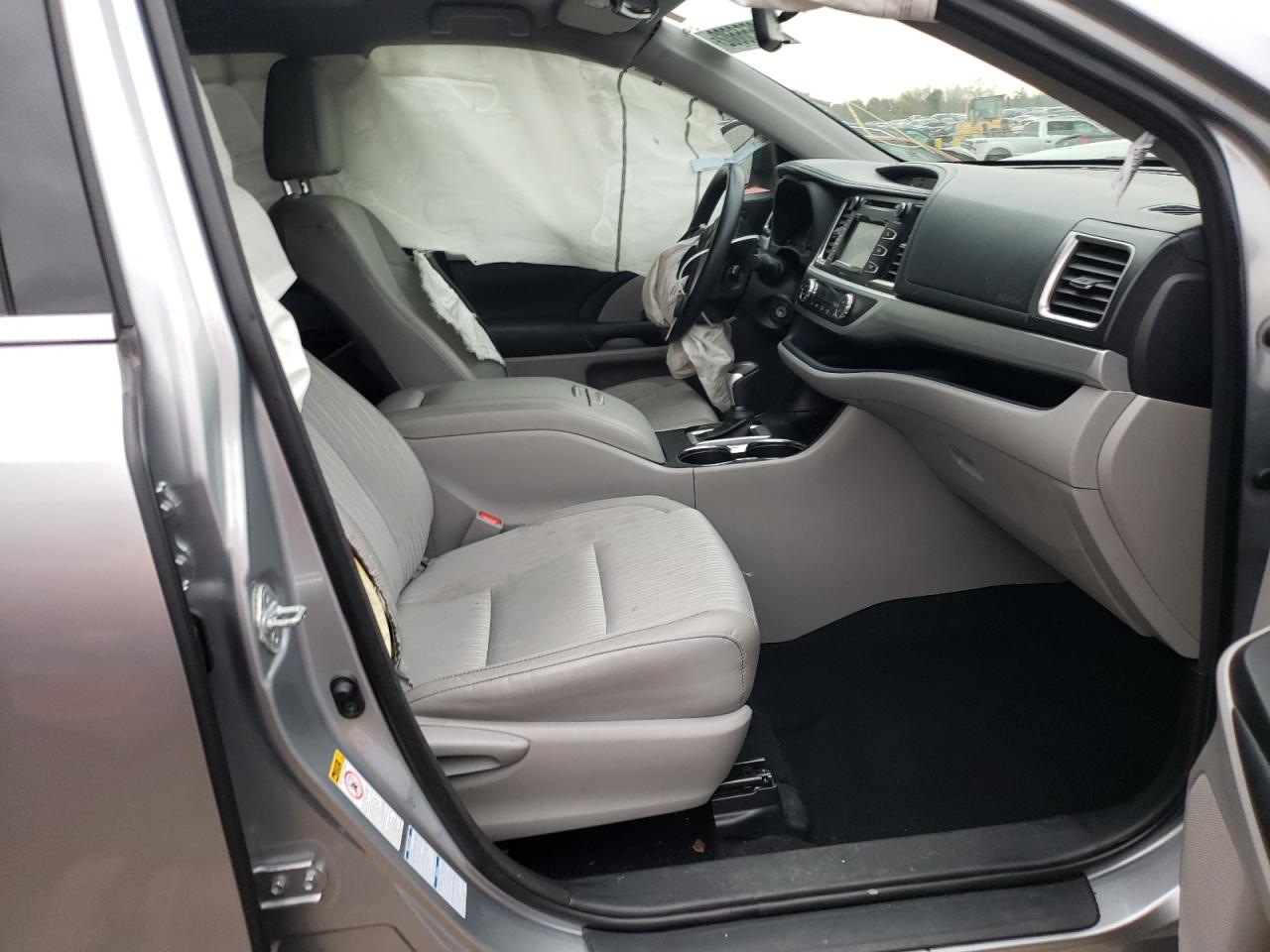 Photo 5 from auction – 2015 TOYOTA HIGHLANDER with VIN 5TDBKRFH0FS144254