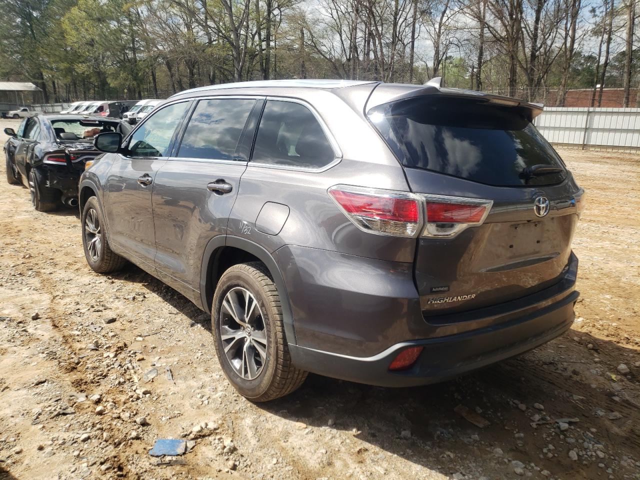 Photo 3 from auction – 2016 TOYOTA HIGHLANDER with VIN 5TDKKRFH5GS164596