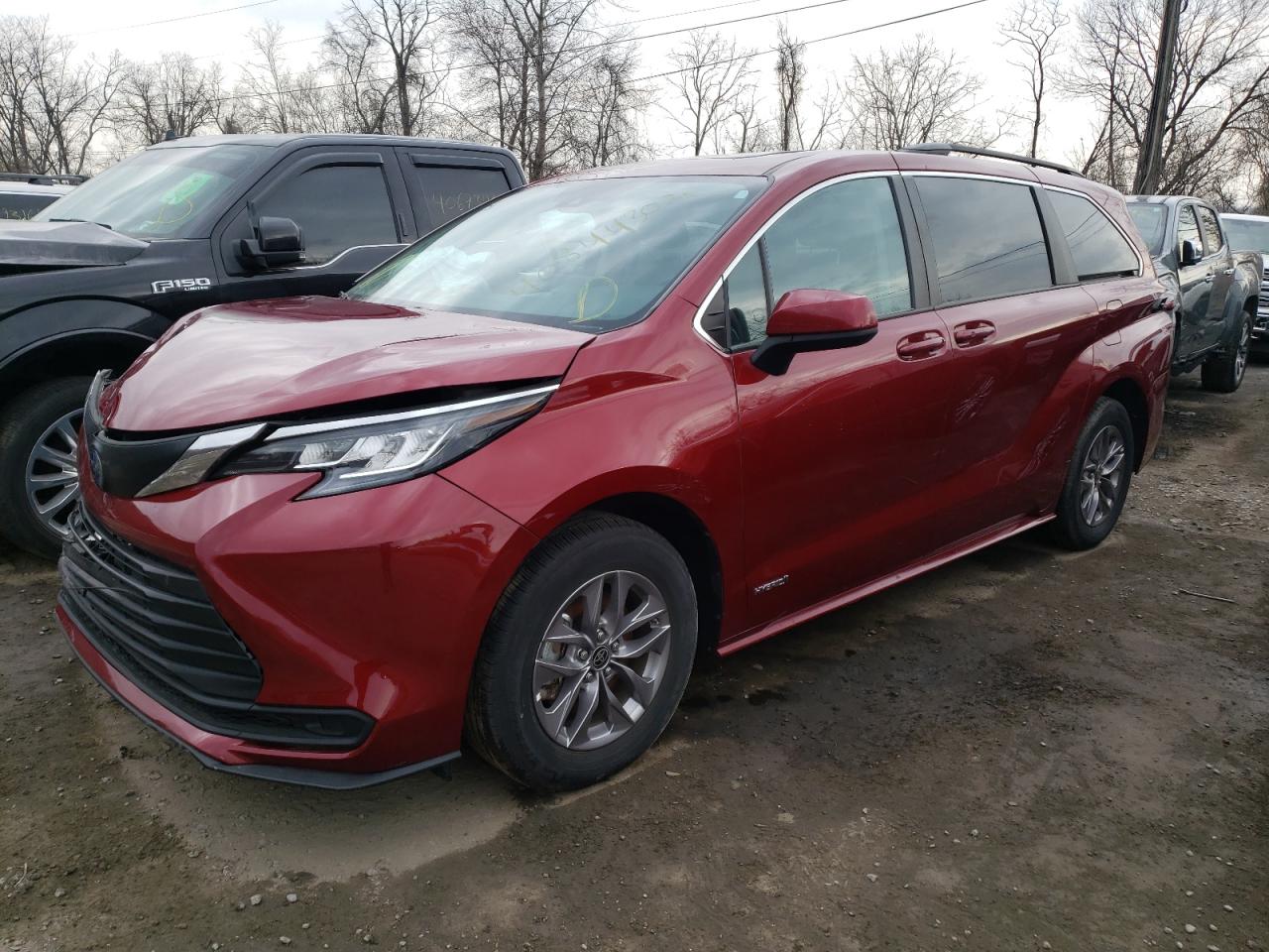 Photo 2 from auction – 2021 TOYOTA SIENNA LE with VIN 5TDBSKFC5MS010056