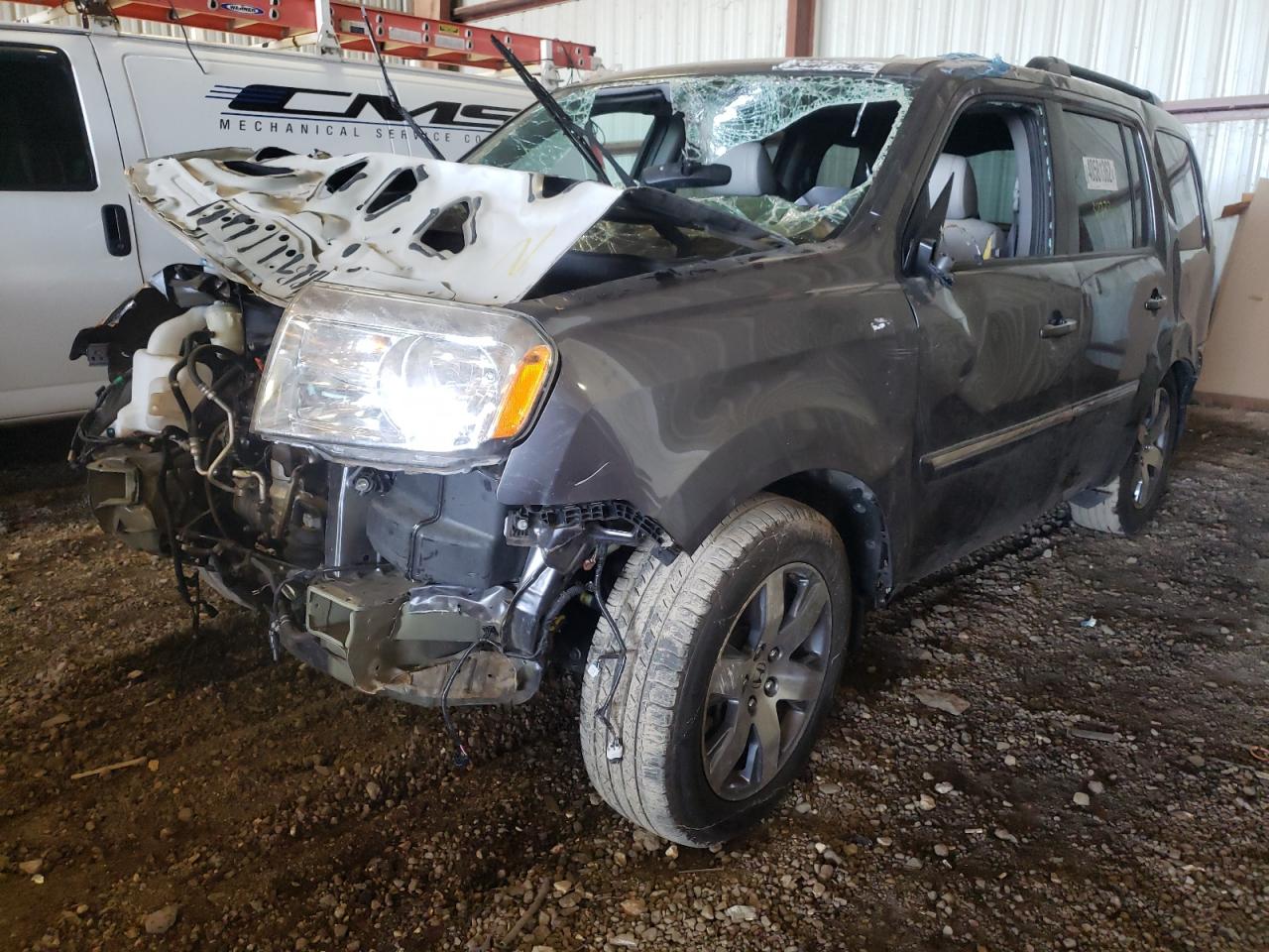 Photo 2 from auction – 2015 HONDA PILOT TOUR with VIN 5FNYF3H9XFB016870