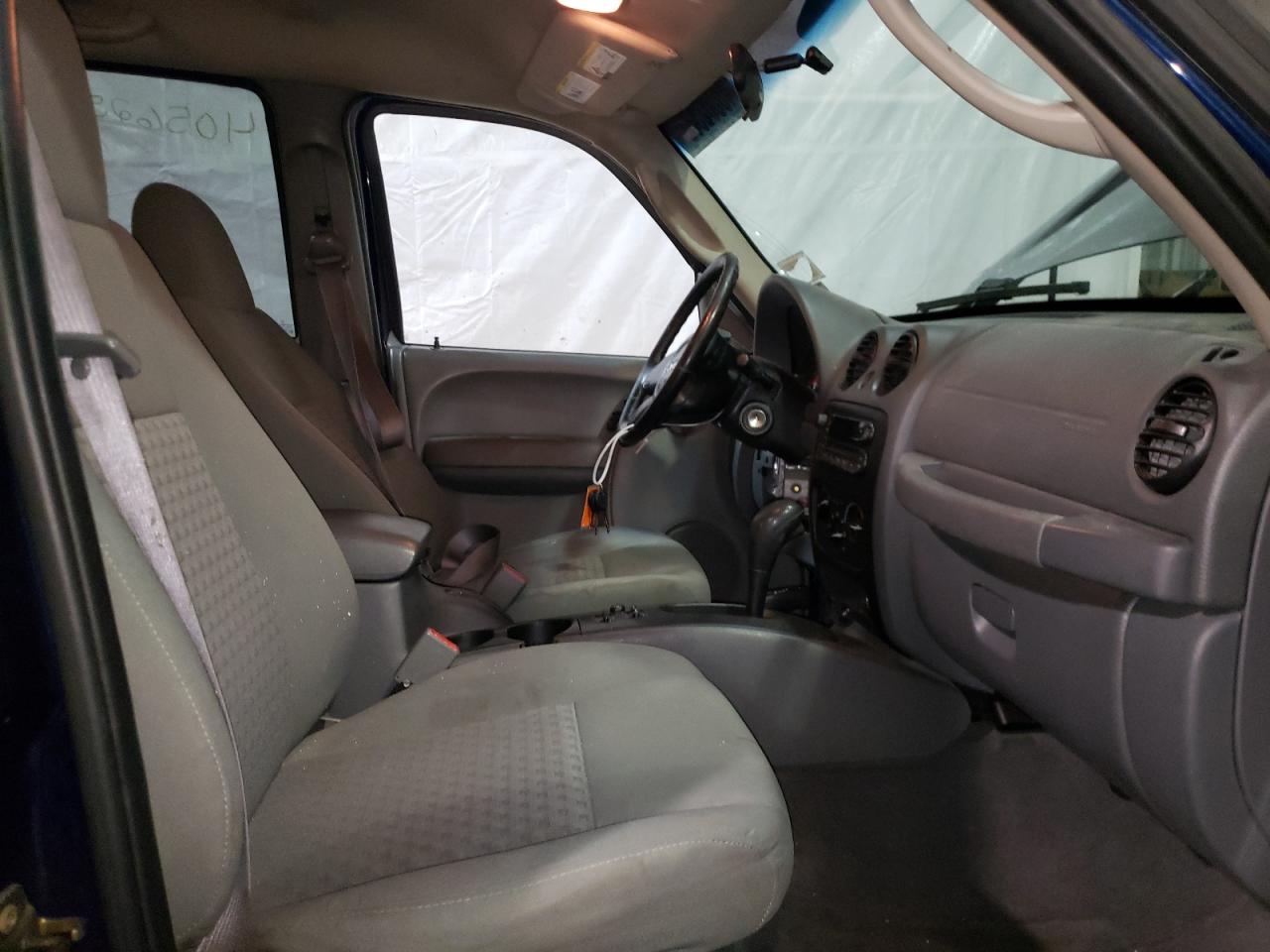 Photo 5 from auction – 2006 JEEP LIBERTY SP with VIN 1J4GL48K96W130636