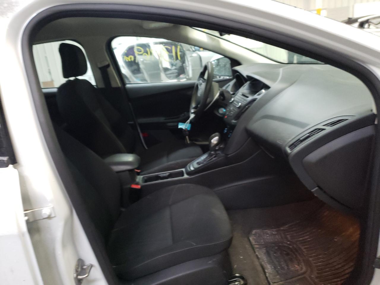 Photo 5 from auction – 2017 FORD FOCUS SE with VIN 1FADP3K27HL313303