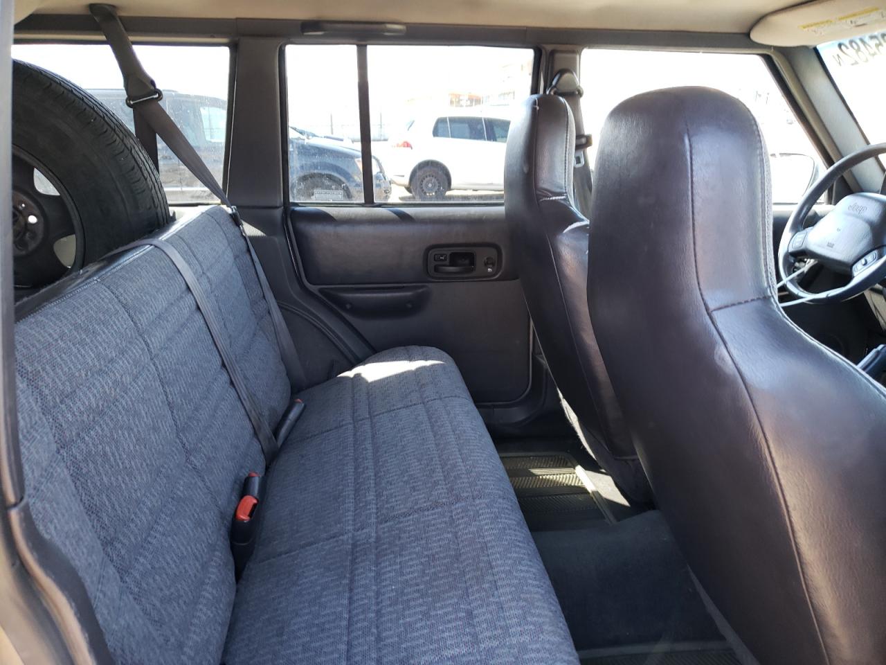 Zdjęcie 6 z aukcji – 2001 JEEP CHEROKEE S z VIN 1J4FF48S81L547548